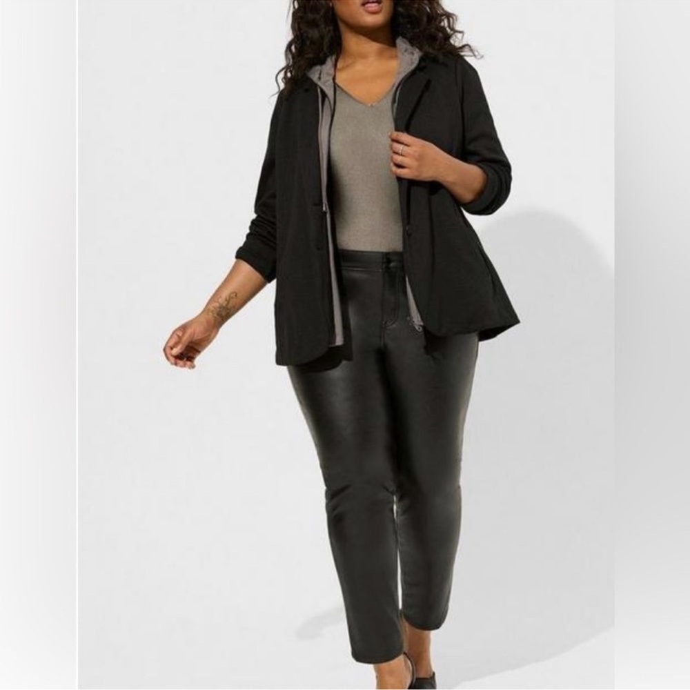 Women's‎ Black Hooded Jacket - Picture 2 of 9